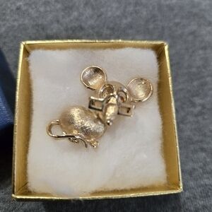 Vintage 1973 Avon Signed Gold Tone Mouse Brooch W/ Moveable Glasses Amber Eyes